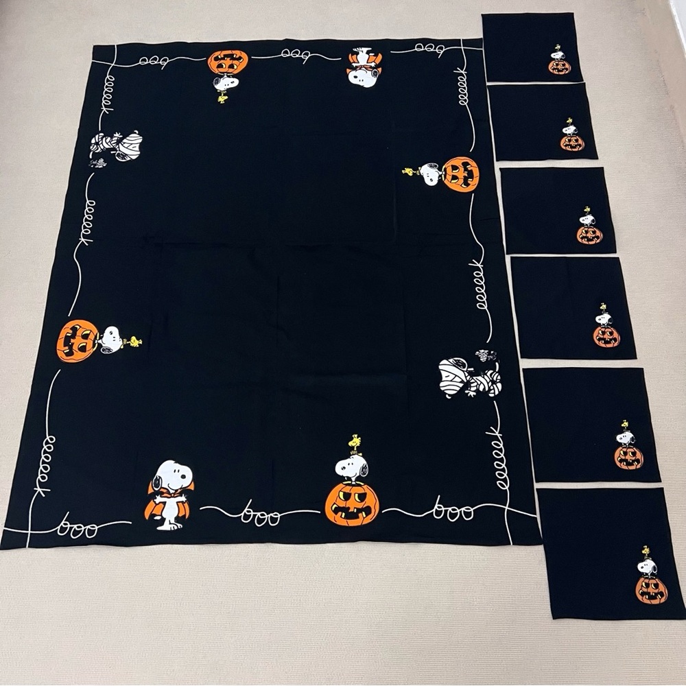Bundle of Halloween Snoopy Peanuts Applique Tablecloth+6 Napkins